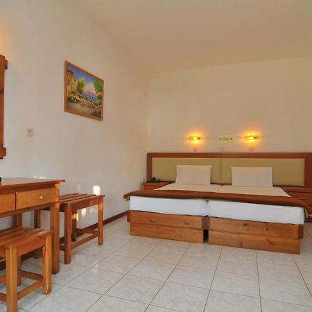 Hotel Emerald Chrisi Ammoudia Eksteriør billede