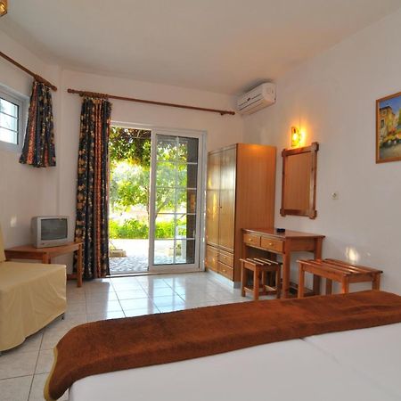 Hotel Emerald Chrisi Ammoudia Eksteriør billede