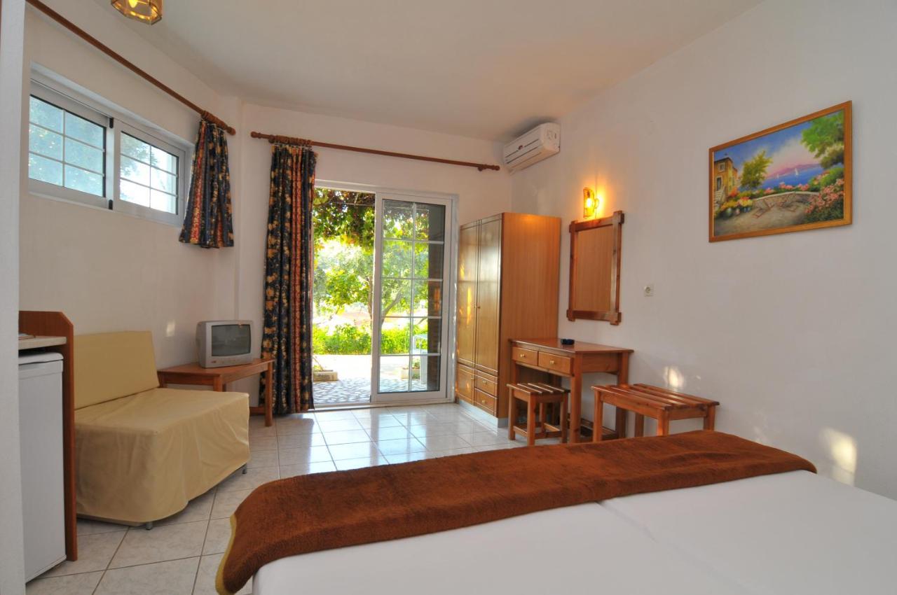 Hotel Emerald Chrisi Ammoudia Eksteriør billede