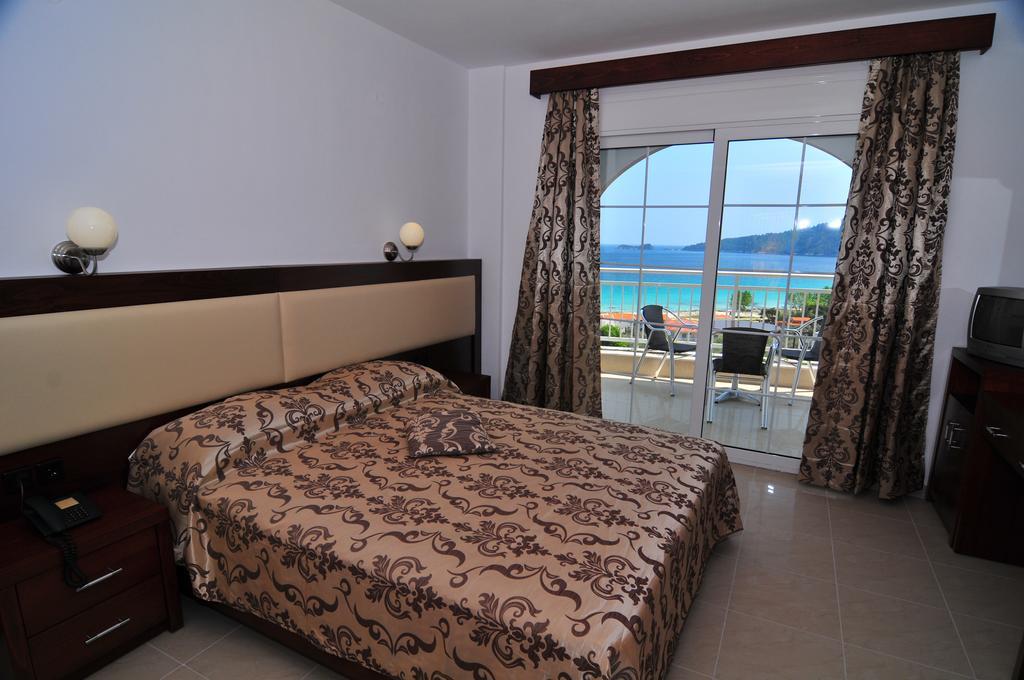 Hotel Emerald Chrisi Ammoudia Eksteriør billede